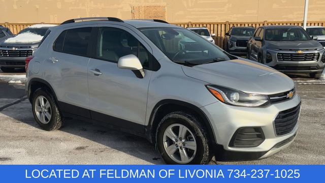 Used 2022 Chevrolet Trax LT w/ LT Convenience Package image 2
