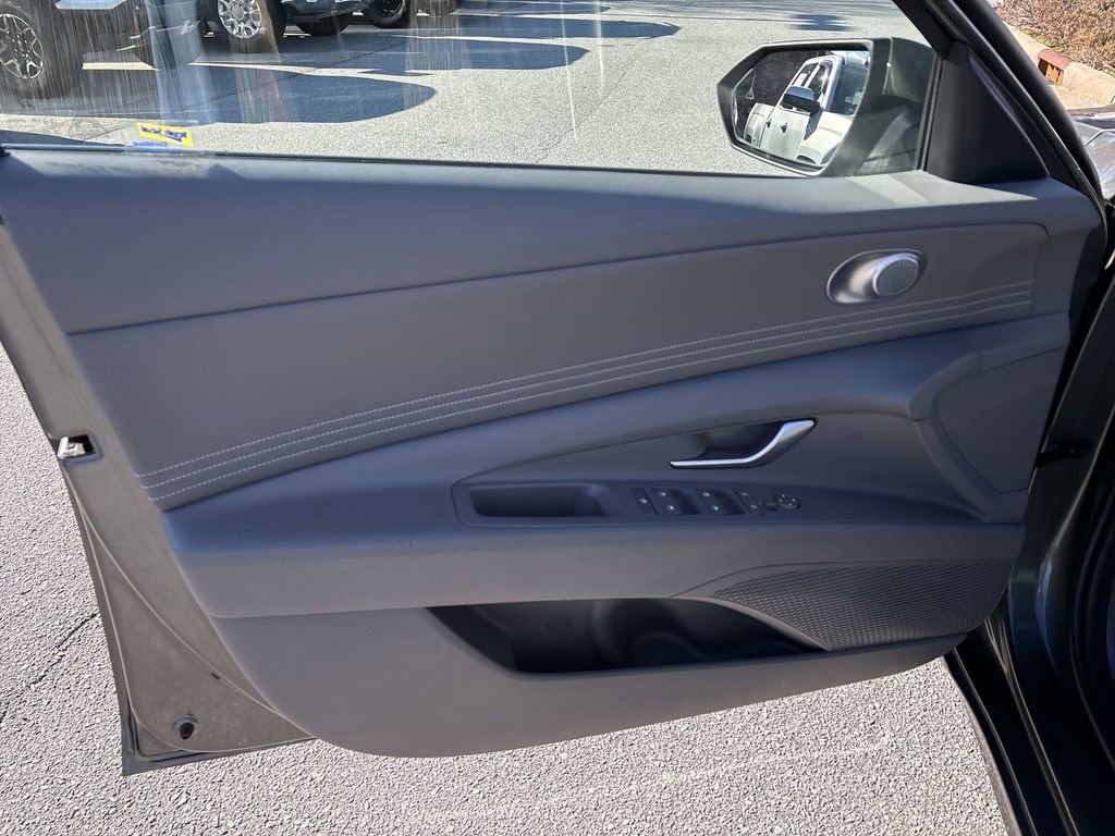 Used 2025 Hyundai Elantra SEL image 26
