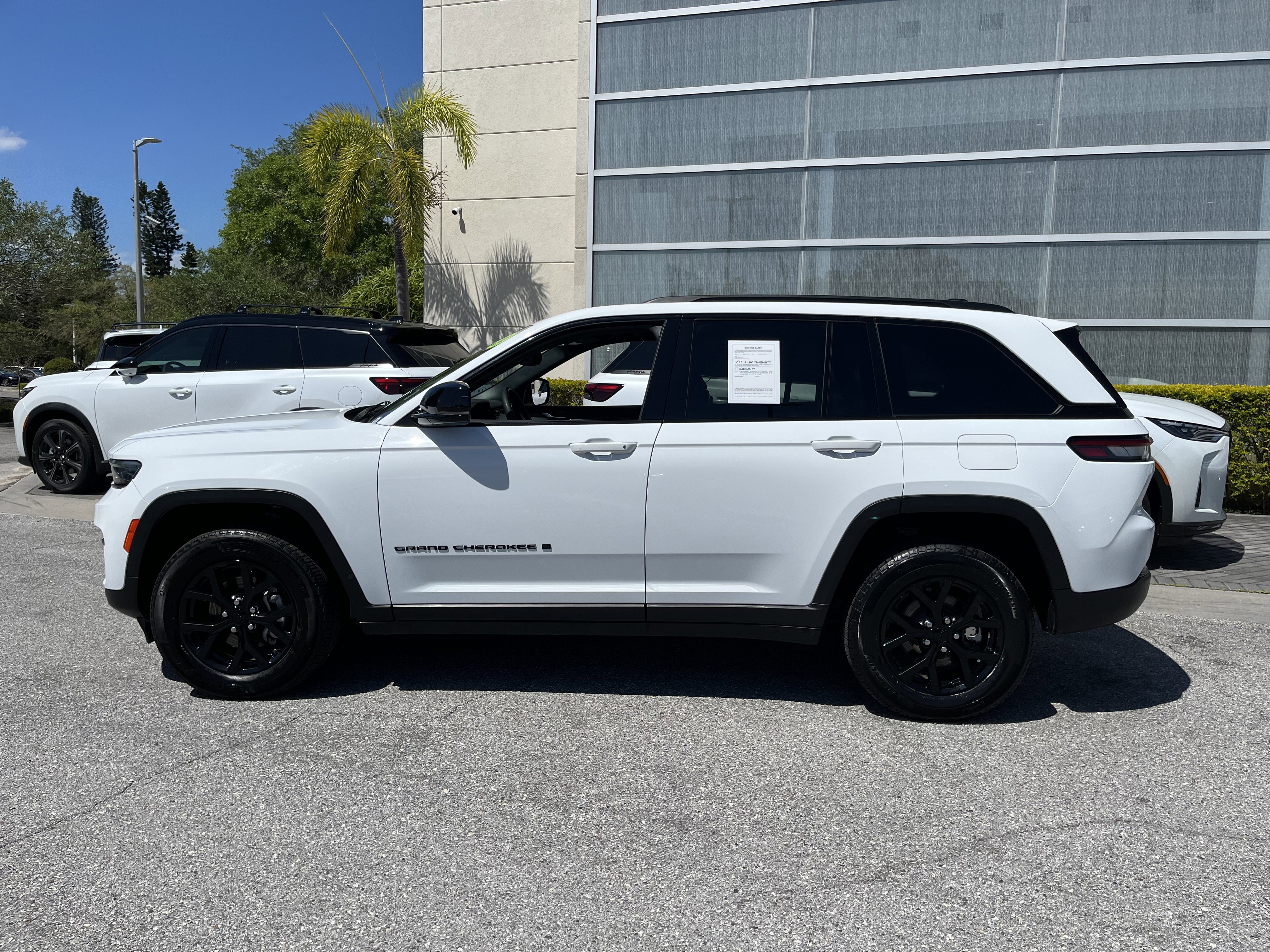 Used 2024 Jeep Grand Cherokee Altitude image 5