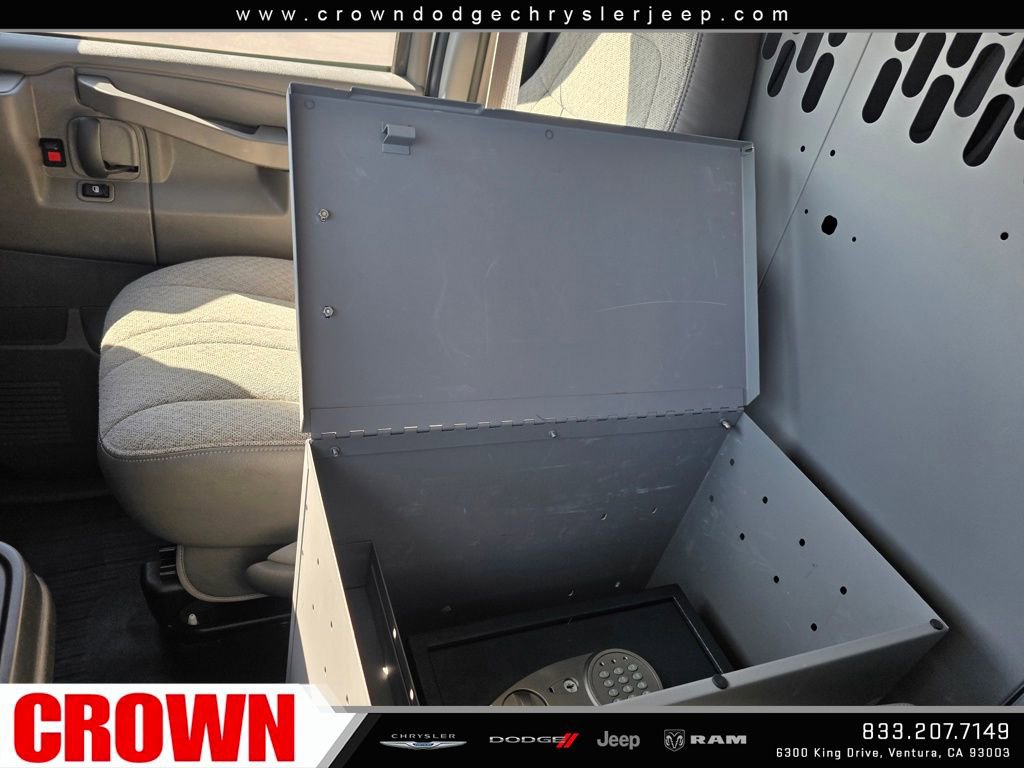 Used 2021 Chevrolet Express 2500 w/ Driver Convenience Package image 25