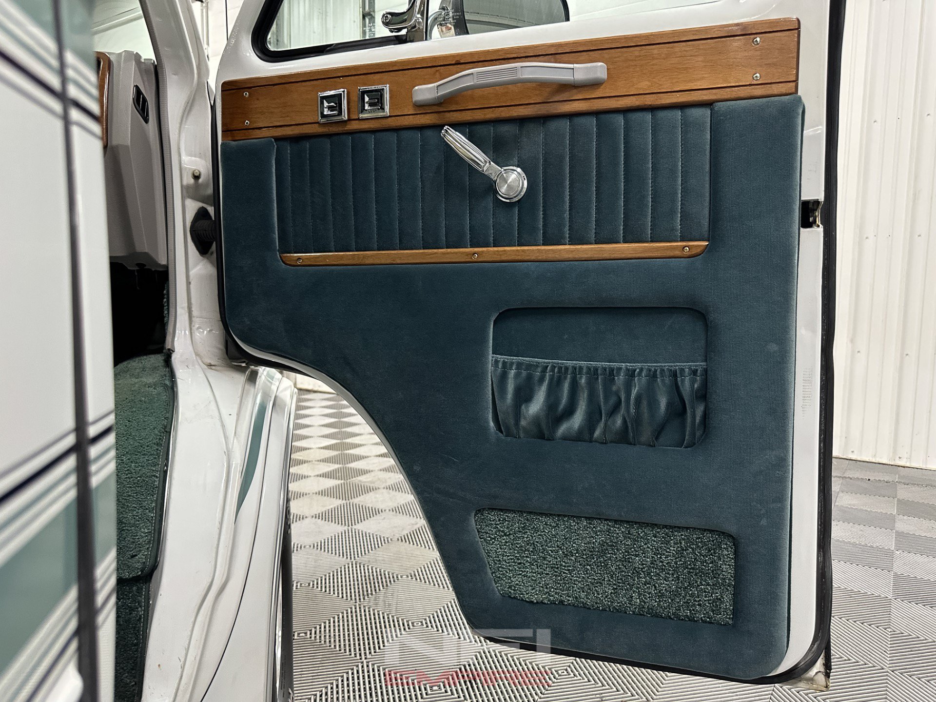Used 1992 Chevrolet G20 RWD image 49