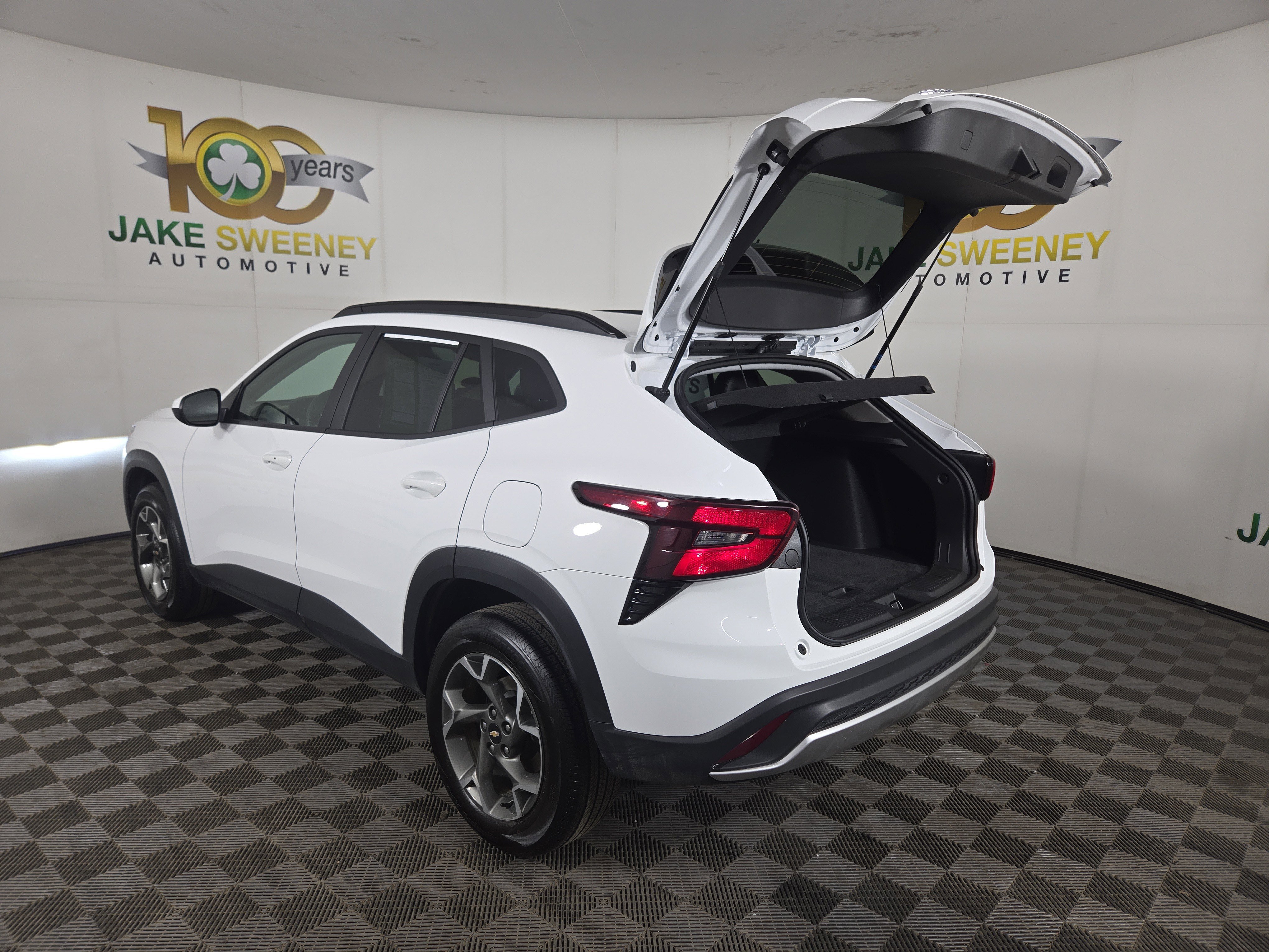 Used 2025 Chevrolet Trax LT w/ LT Convenience Package image 31