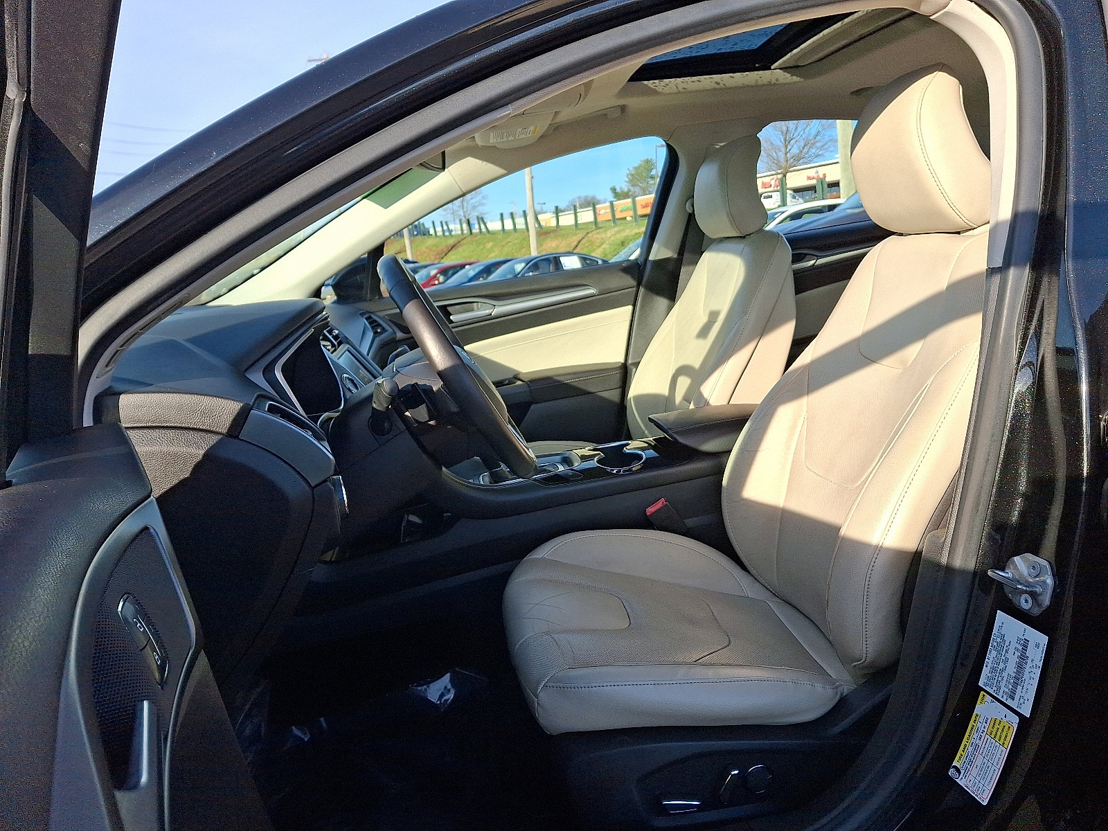 Used 2015 Ford Fusion Titanium image 12