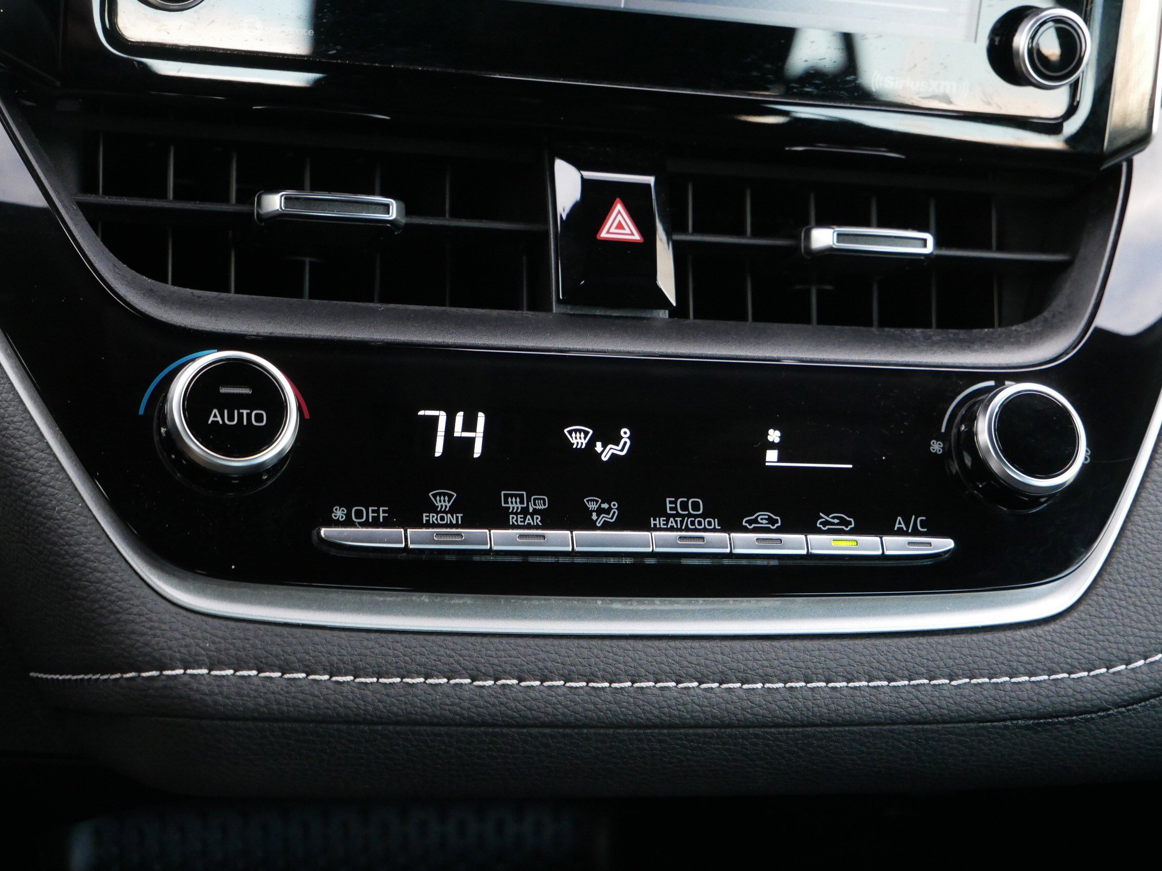 Used 2021 Toyota Corolla SE w/ Blackout Package (TMS) image 23