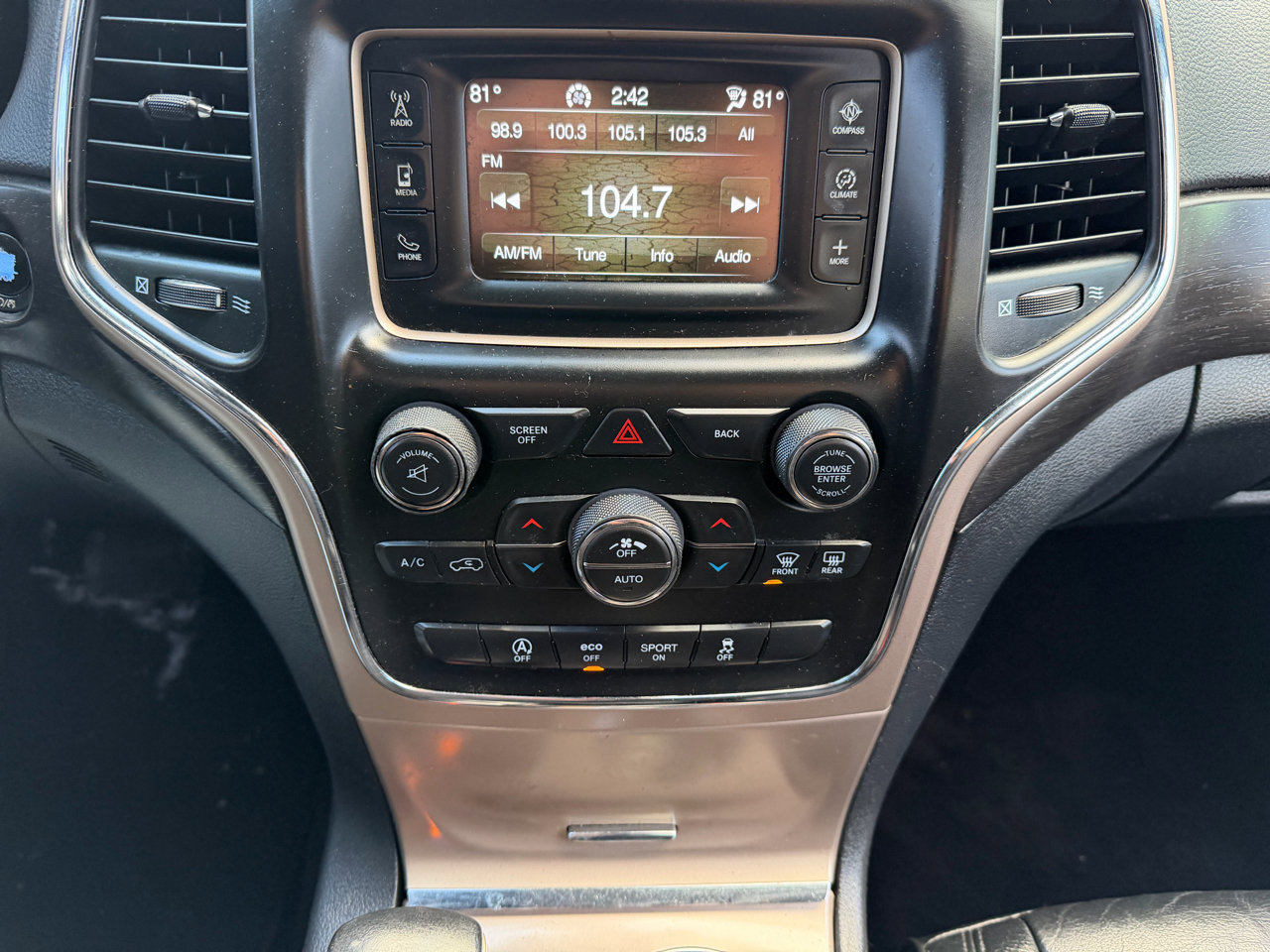 Used 2016 Jeep Grand Cherokee Laredo image 12