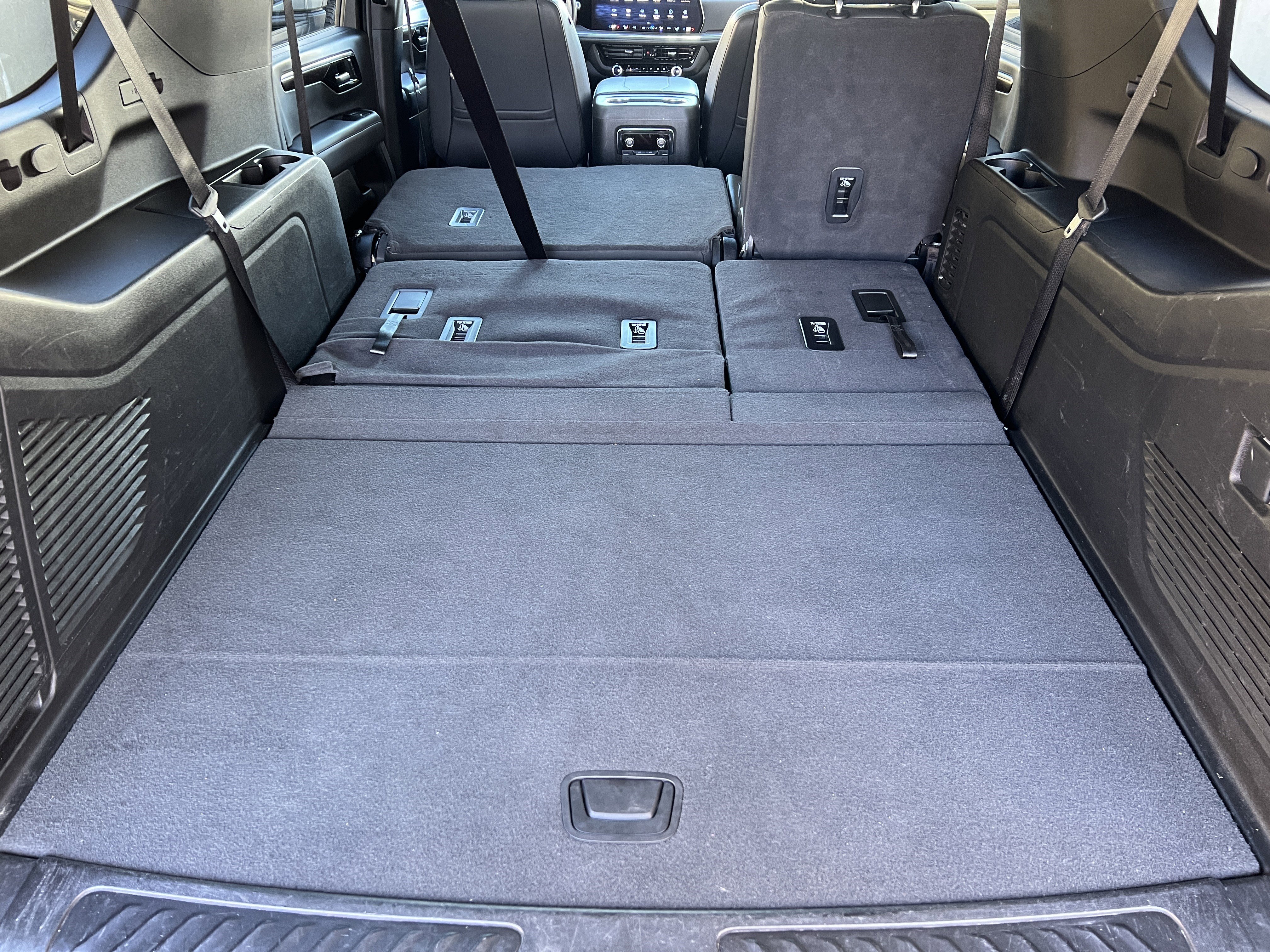 Used 2025 Chevrolet Suburban LT image 20