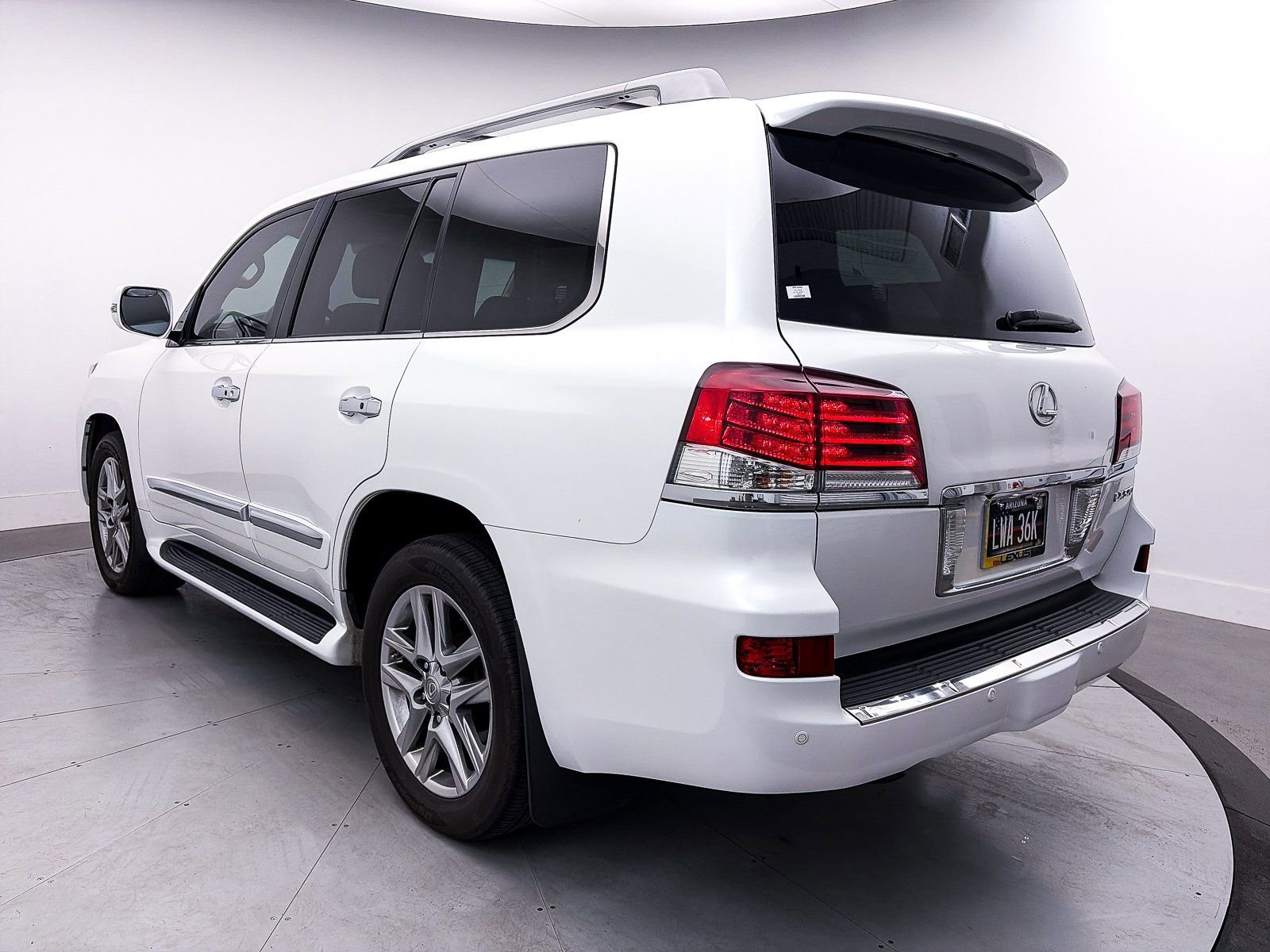 Used 2013 Lexus LX 570 4WD w/ Luxury Pkg w/Pre-crash image 11