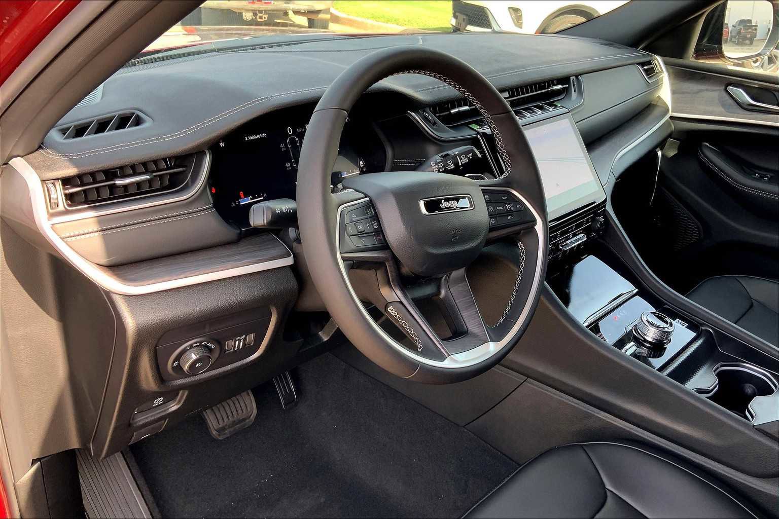 New 2025 Jeep Grand Cherokee L Limited w/ Black Appearance Package image 9