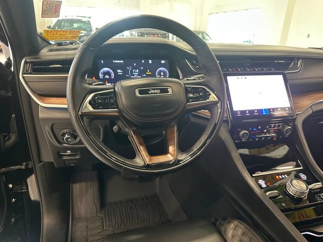 Used 2023 Jeep Grand Cherokee Summit AWD/4WD image 13