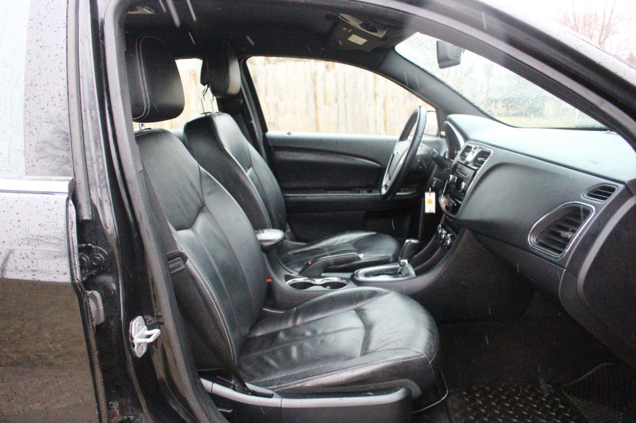 Used 2013 Chrysler 200 Limited FWD image 33