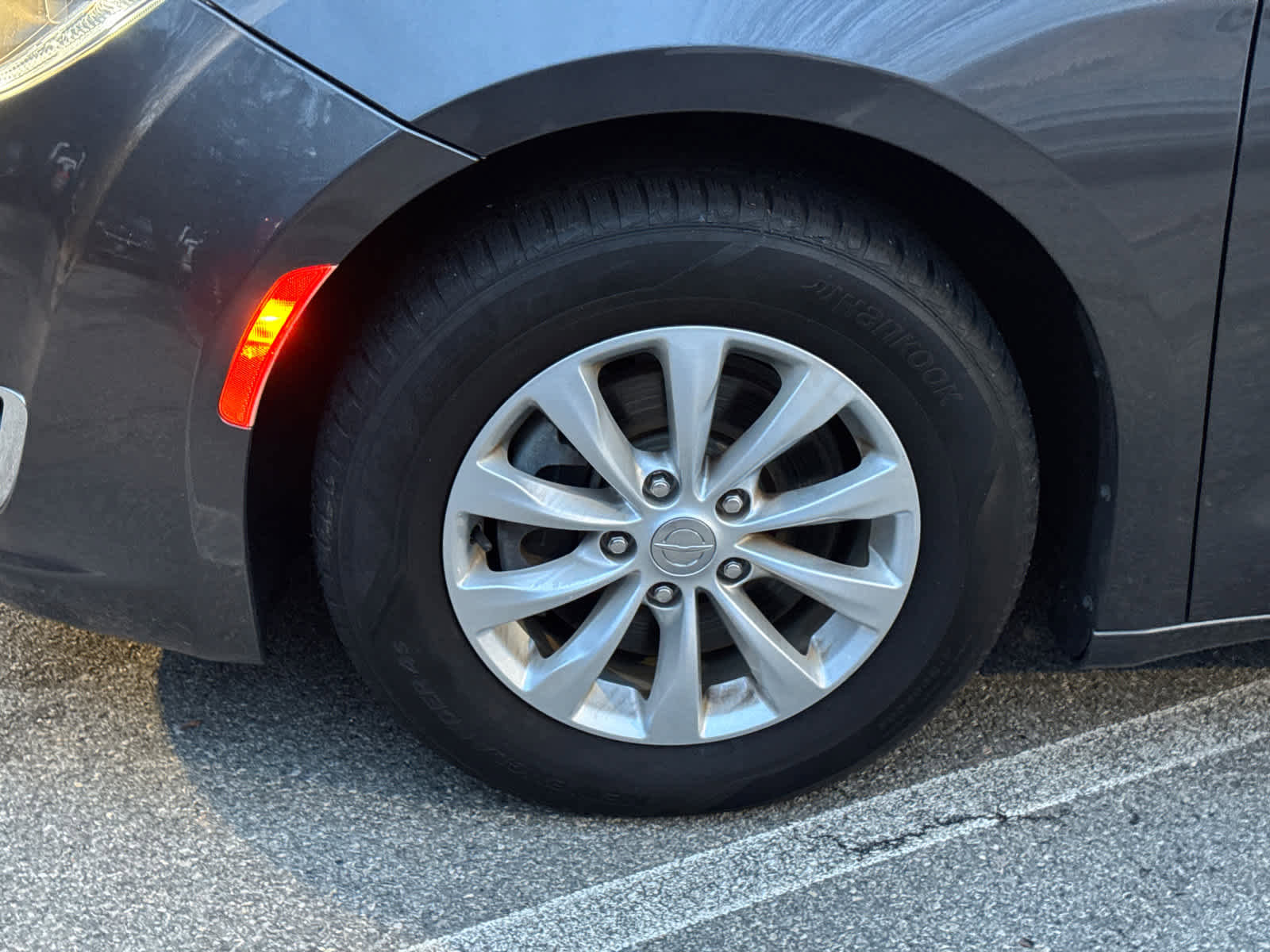 Used 2019 Chrysler Pacifica Touring-L image 10