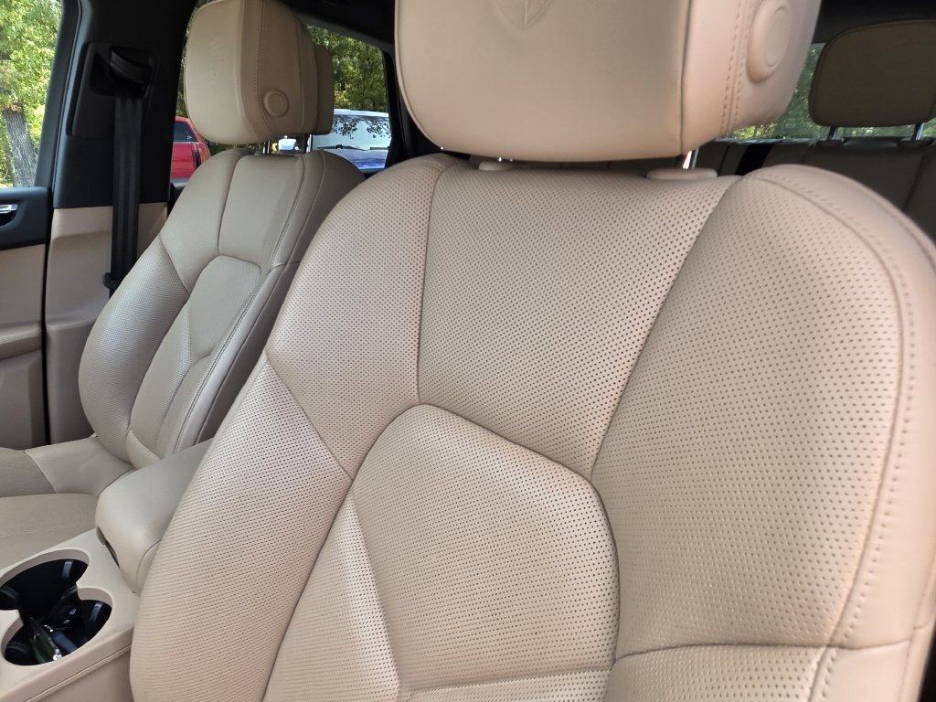 Certified 2024 Porsche Macan Turbo AWD/4WD image 24