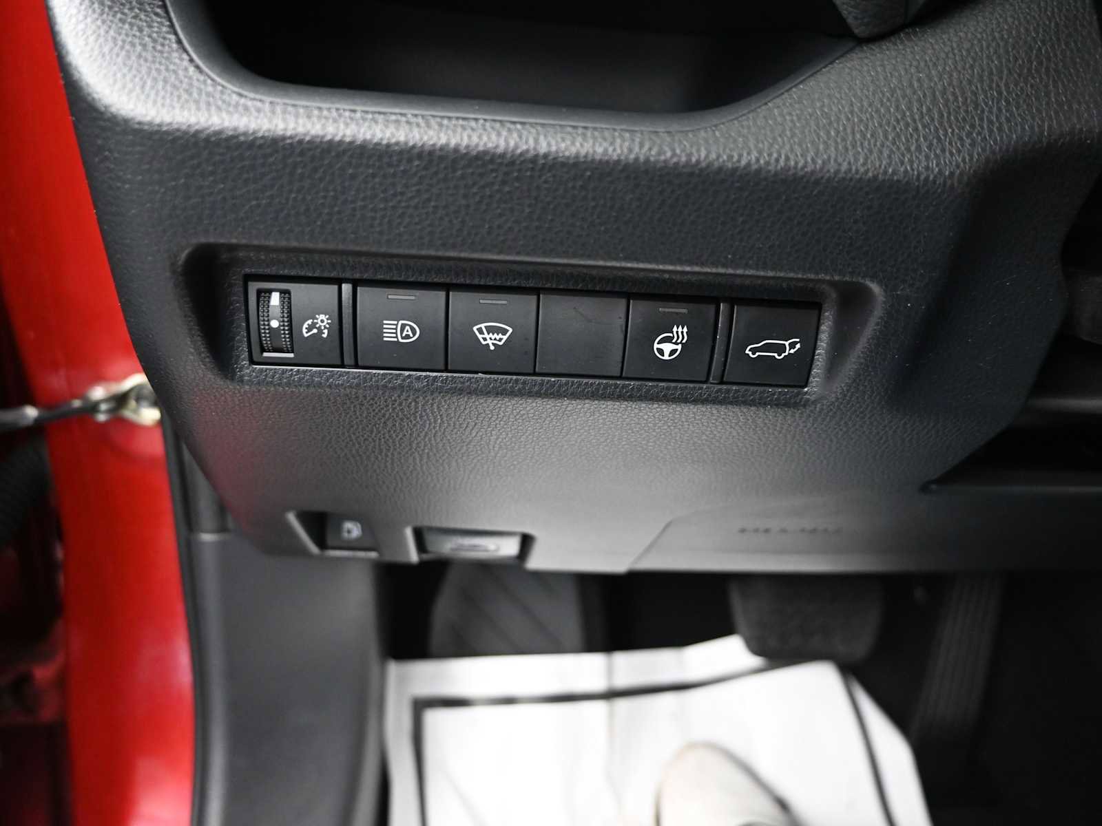 Used 2021 Toyota RAV4 SE w/ Weather & Moonroof Package image 8