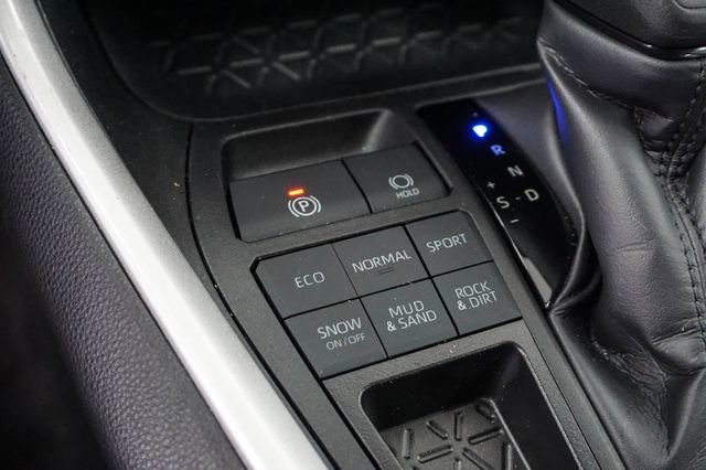 Used 2024 Toyota RAV4 LE AWD/4WD image 15