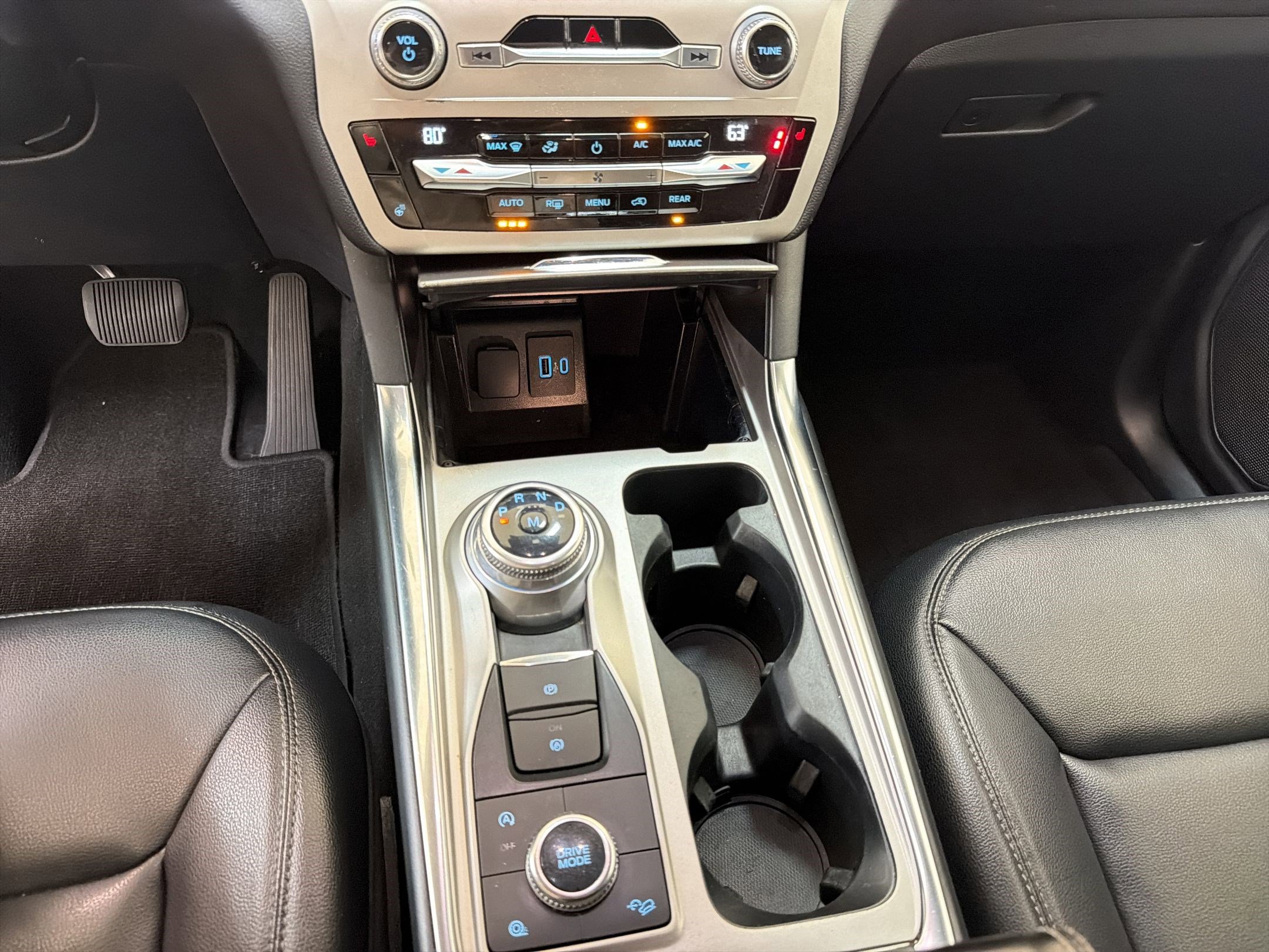Used 2021 Ford Explorer XLT w/ Equipment Group 202A AWD/4WD image 25