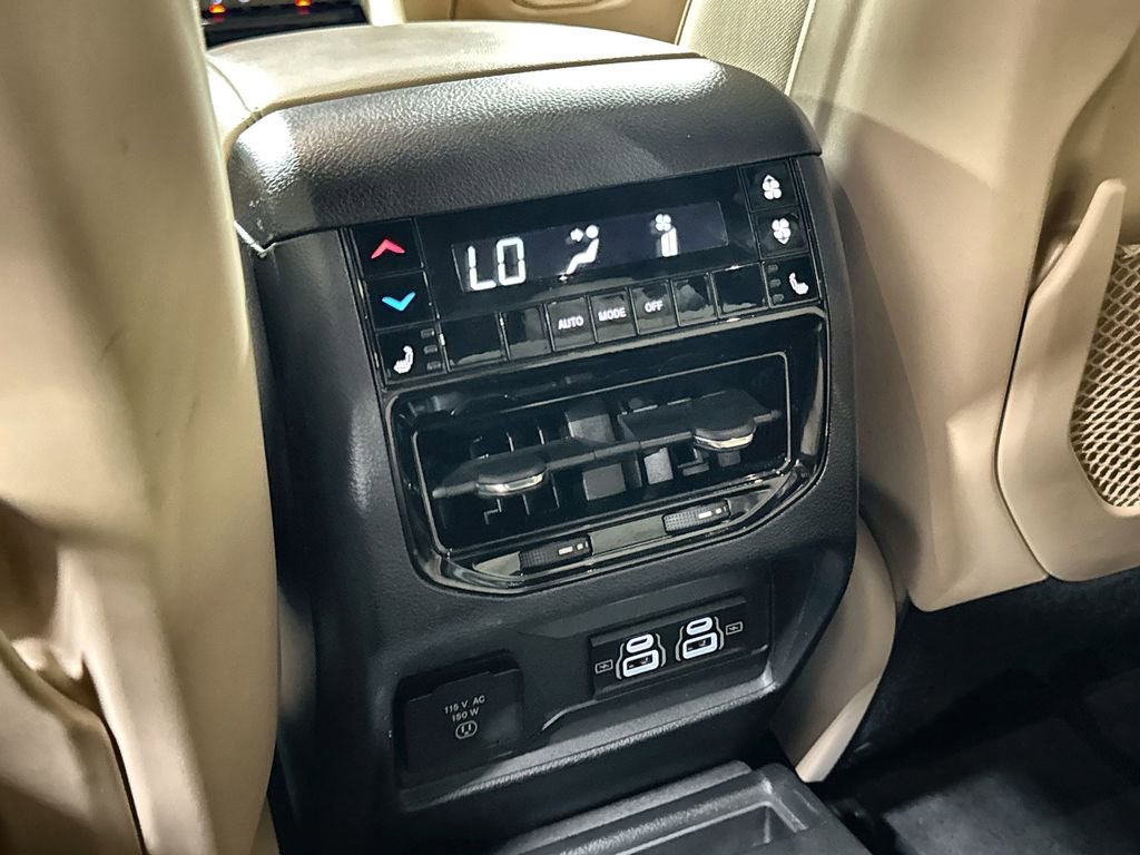 Used 2024 Jeep Grand Cherokee L Limited w/ Black Appearance Package image 29