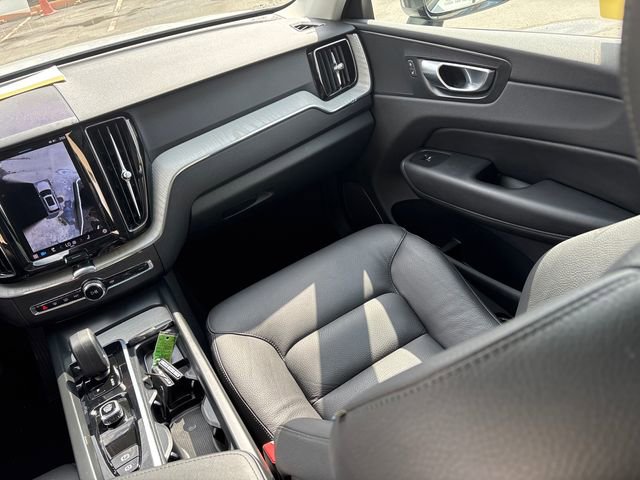 Used 2025 Volvo XC60 B5 Plus image 22
