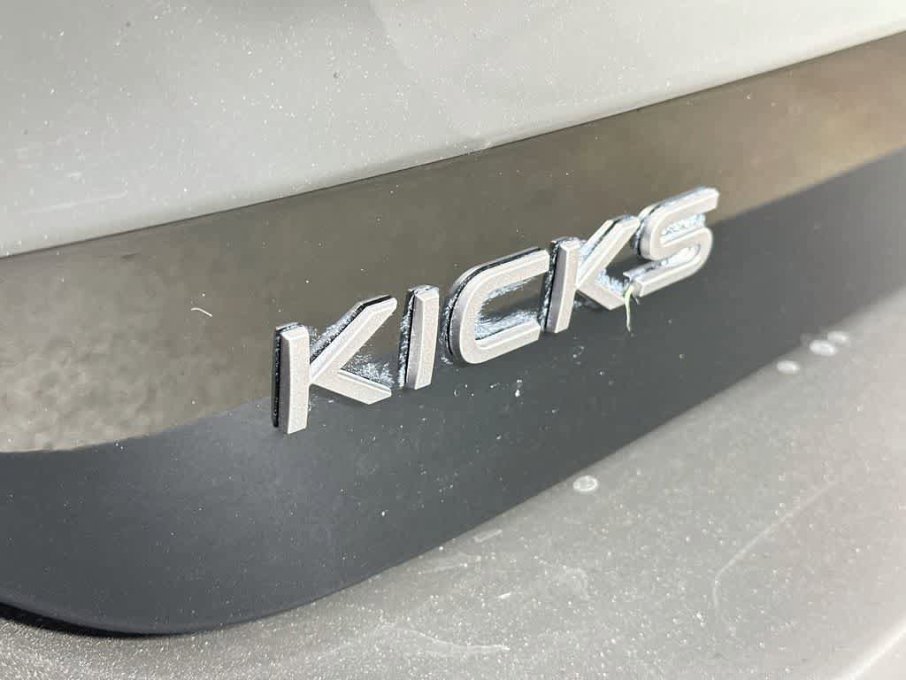 Used 2025 Nissan Kicks SR FWD image 7