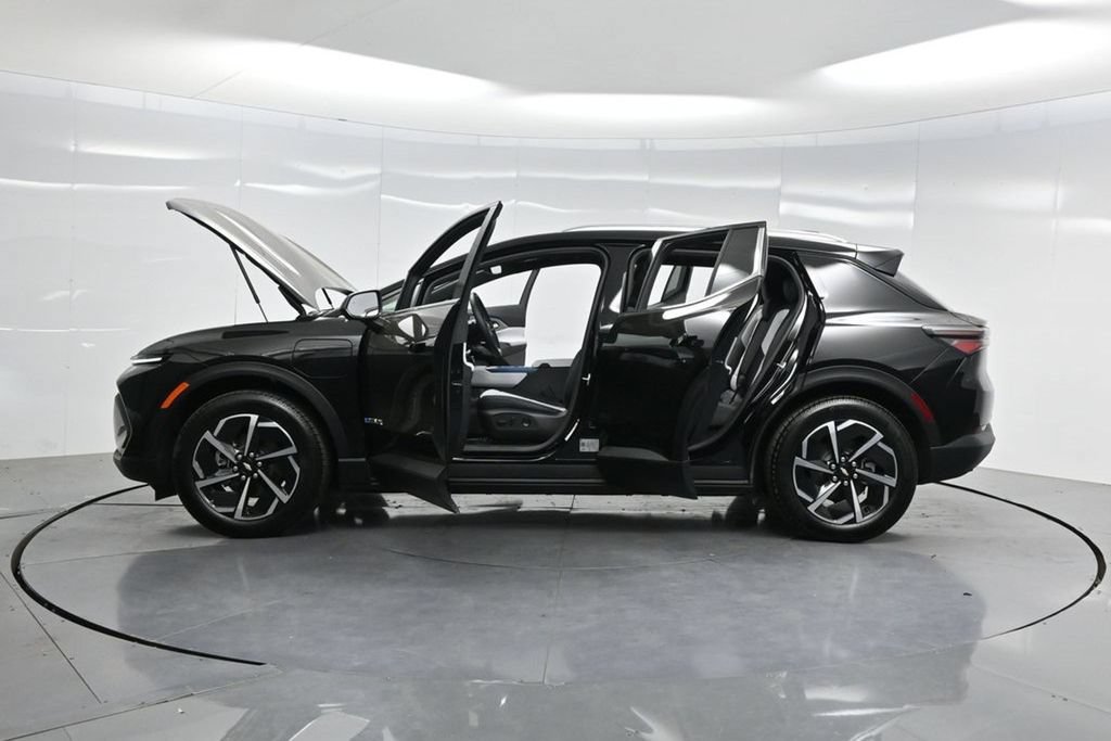 Used 2026 Chevrolet Equinox EV LT FWD image 56