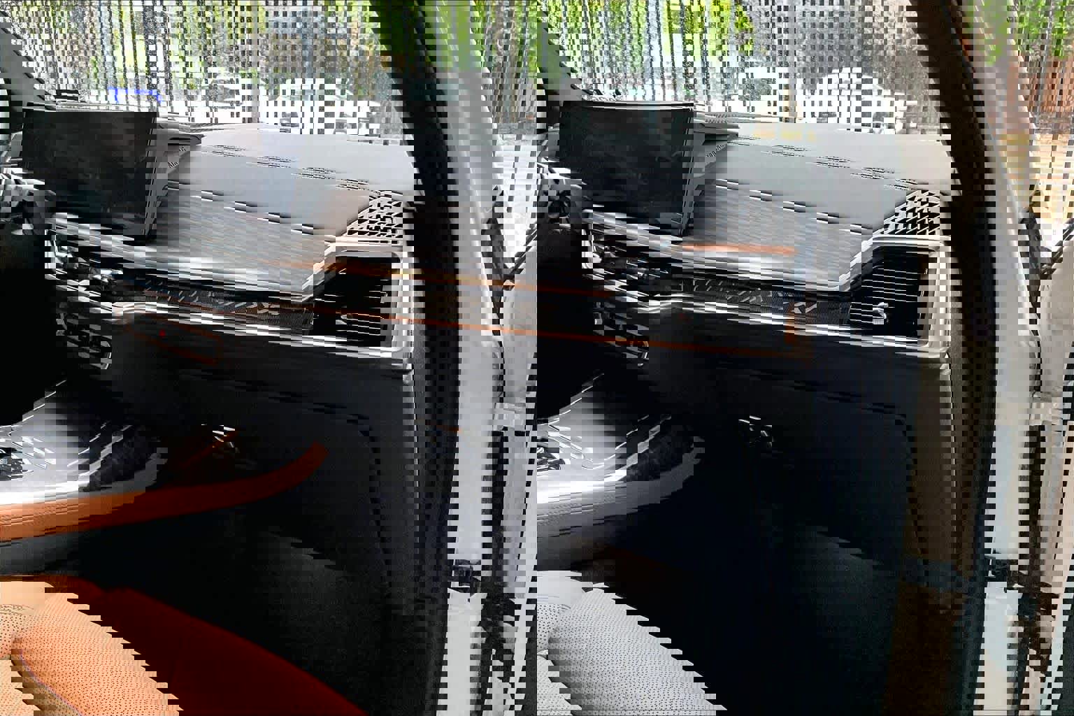 Used 2025 BMW X7 xDrive40i AWD/4WD image 18