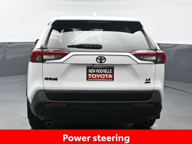 Used 2023 Toyota RAV4 LE AWD/4WD image 5