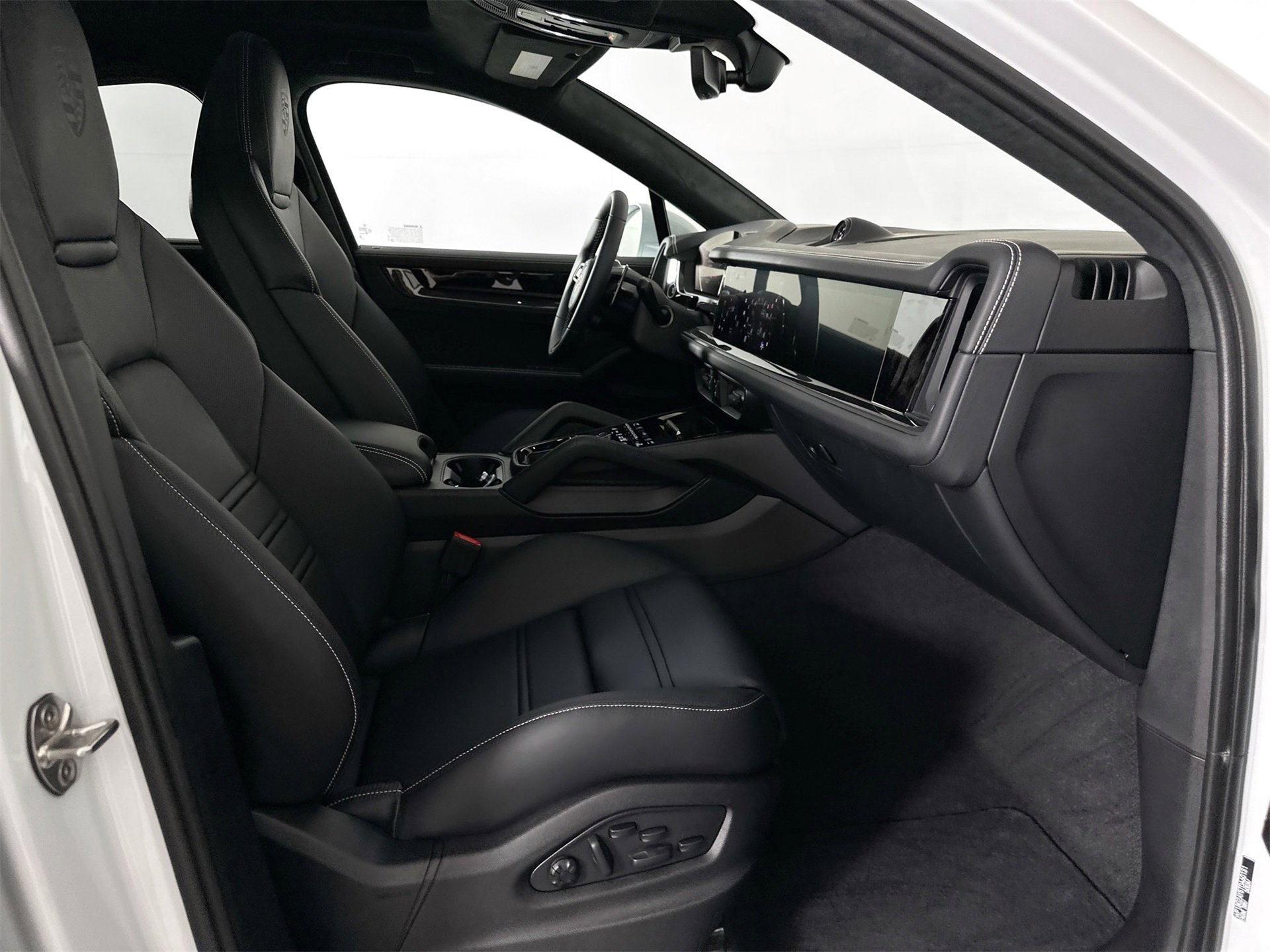 New 2026 Porsche Cayenne GTS image 30