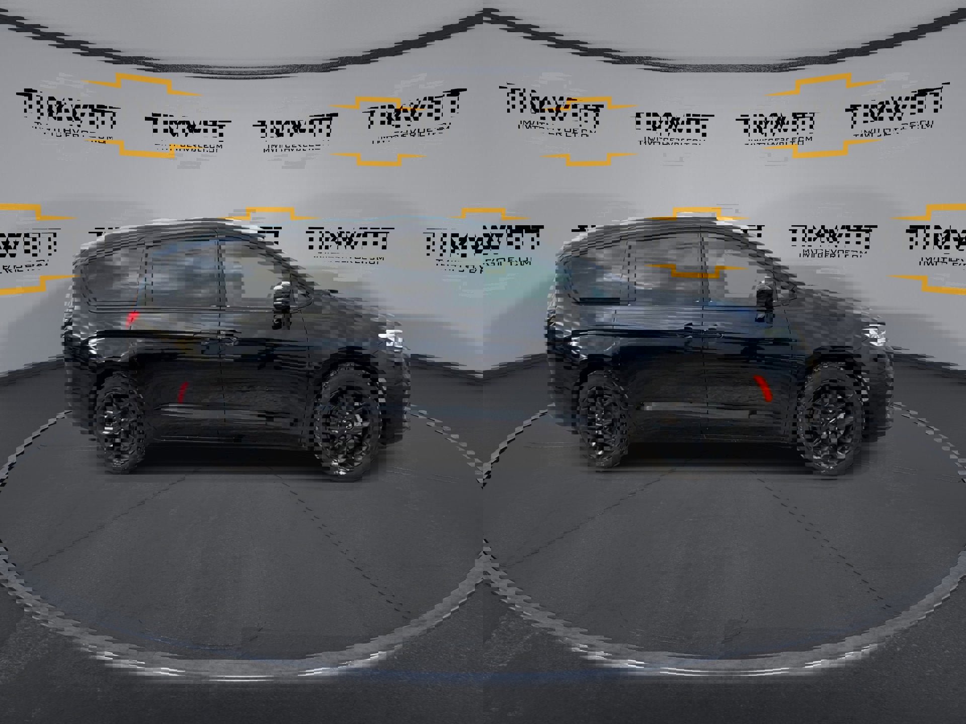 Used 2025 Chrysler Pacifica Limited image 2