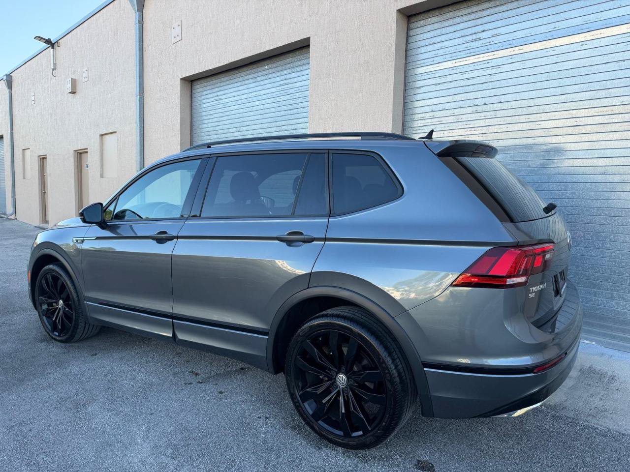 Used 2021 Volkswagen Tiguan SE R-Line FWD image 12