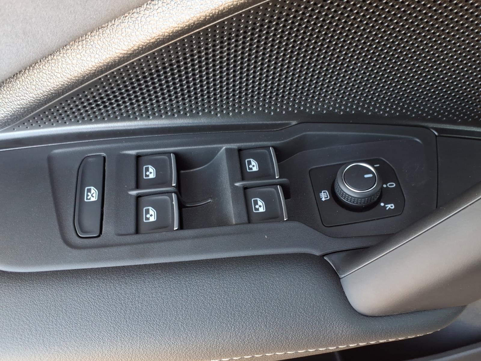 New 2026 Volkswagen Tiguan SE R-Line image 11