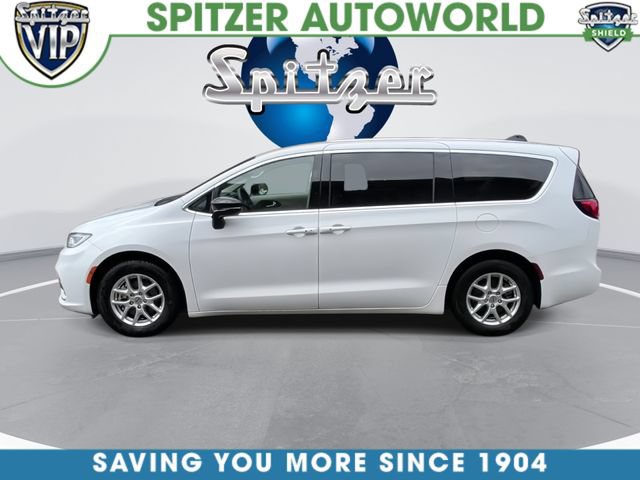 Used 2024 Chrysler Pacifica Touring-L FWD image 6