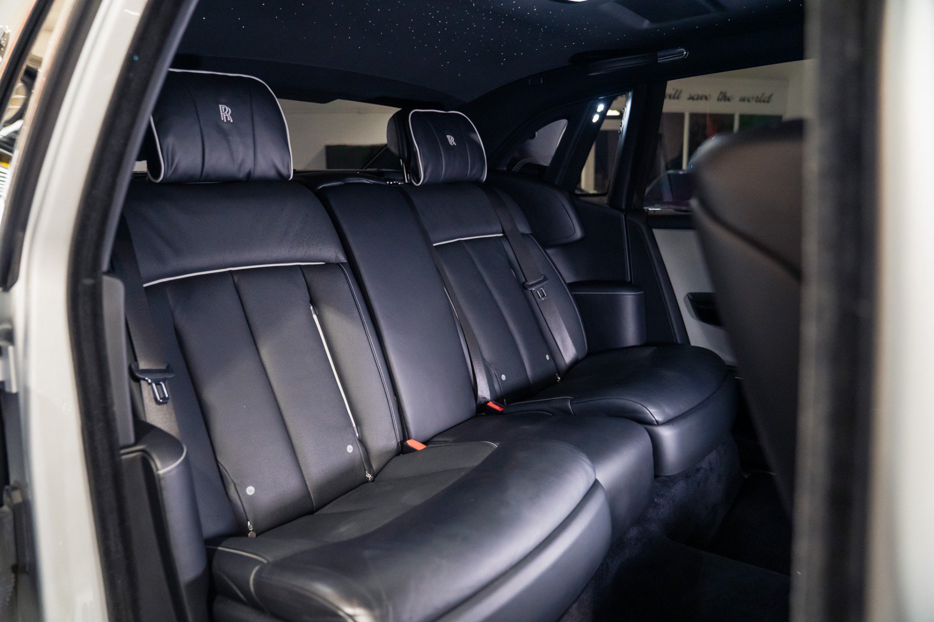 Used 2020 Rolls-Royce Phantom Sedan RWD image 22