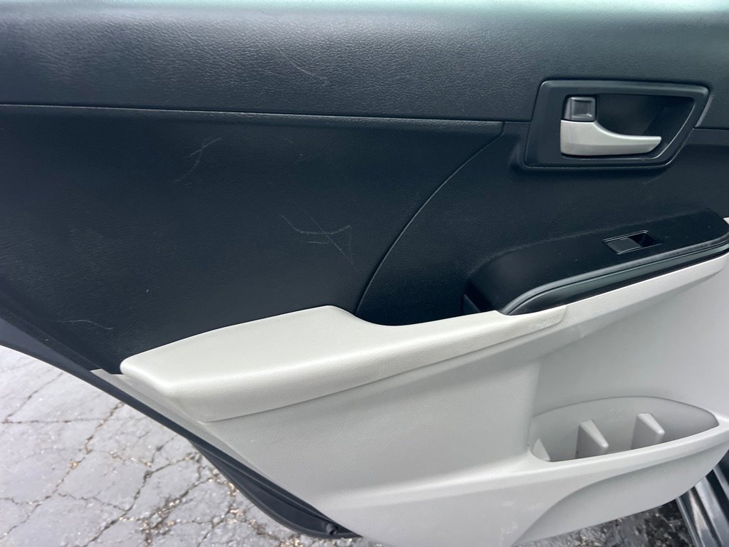 Used 2013 Toyota Camry LE image 11