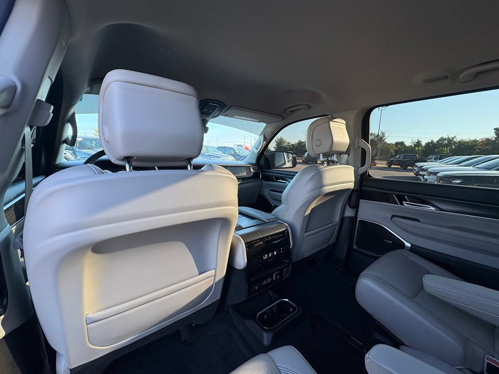 Used 2023 Jeep Wagoneer Series II w/ Flexible Seating Group AWD/4WD image 27