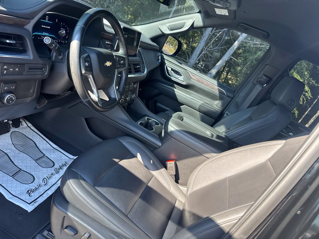 Used 2023 Chevrolet Suburban LT RWD image 2