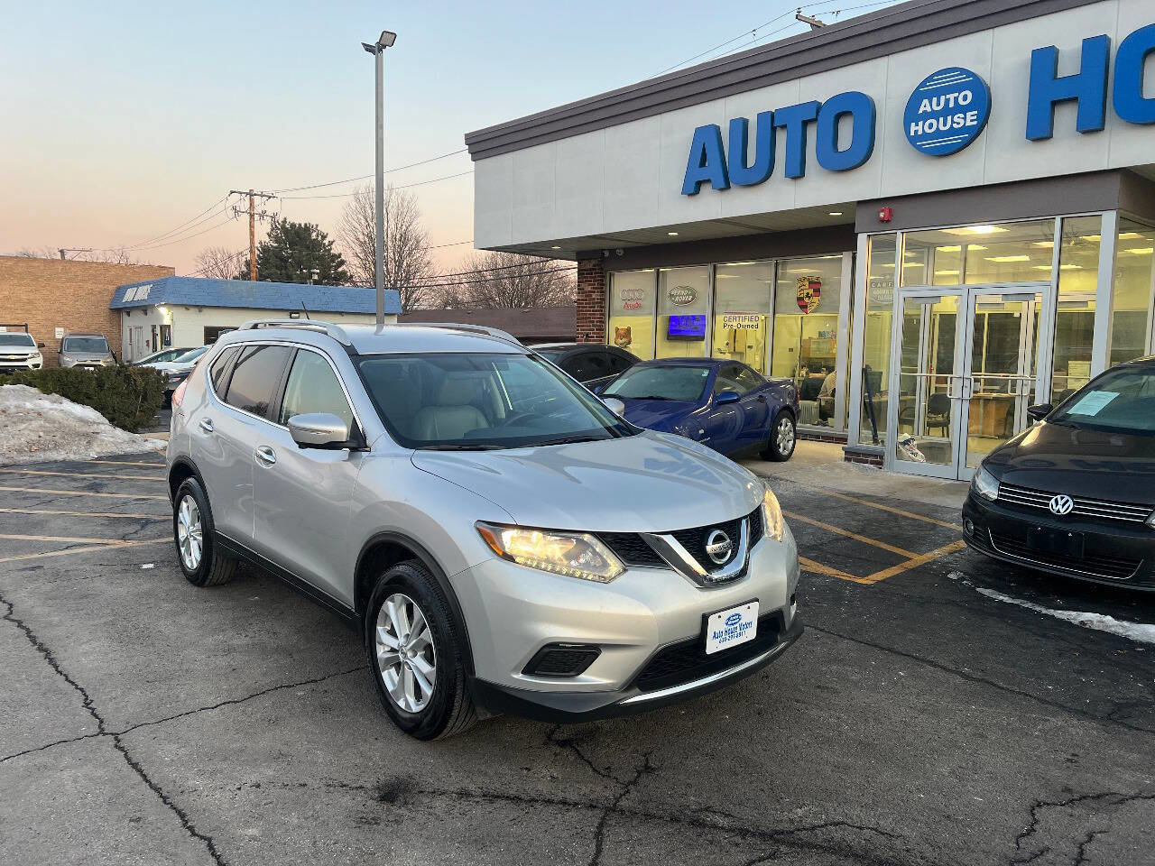 Used 2014 Nissan Rogue SV w/ SV Premium Package image 3
