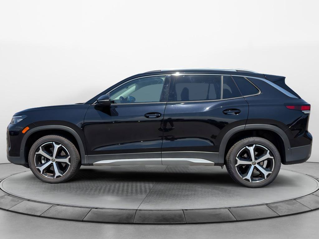 Used 2026 Volkswagen Tiguan SE AWD/4WD image 2