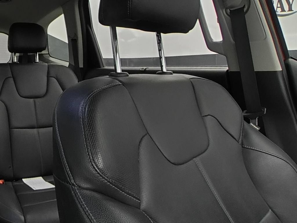Used 2023 Kia Telluride EX w/ EX Captain's Chair Package FWD image 11