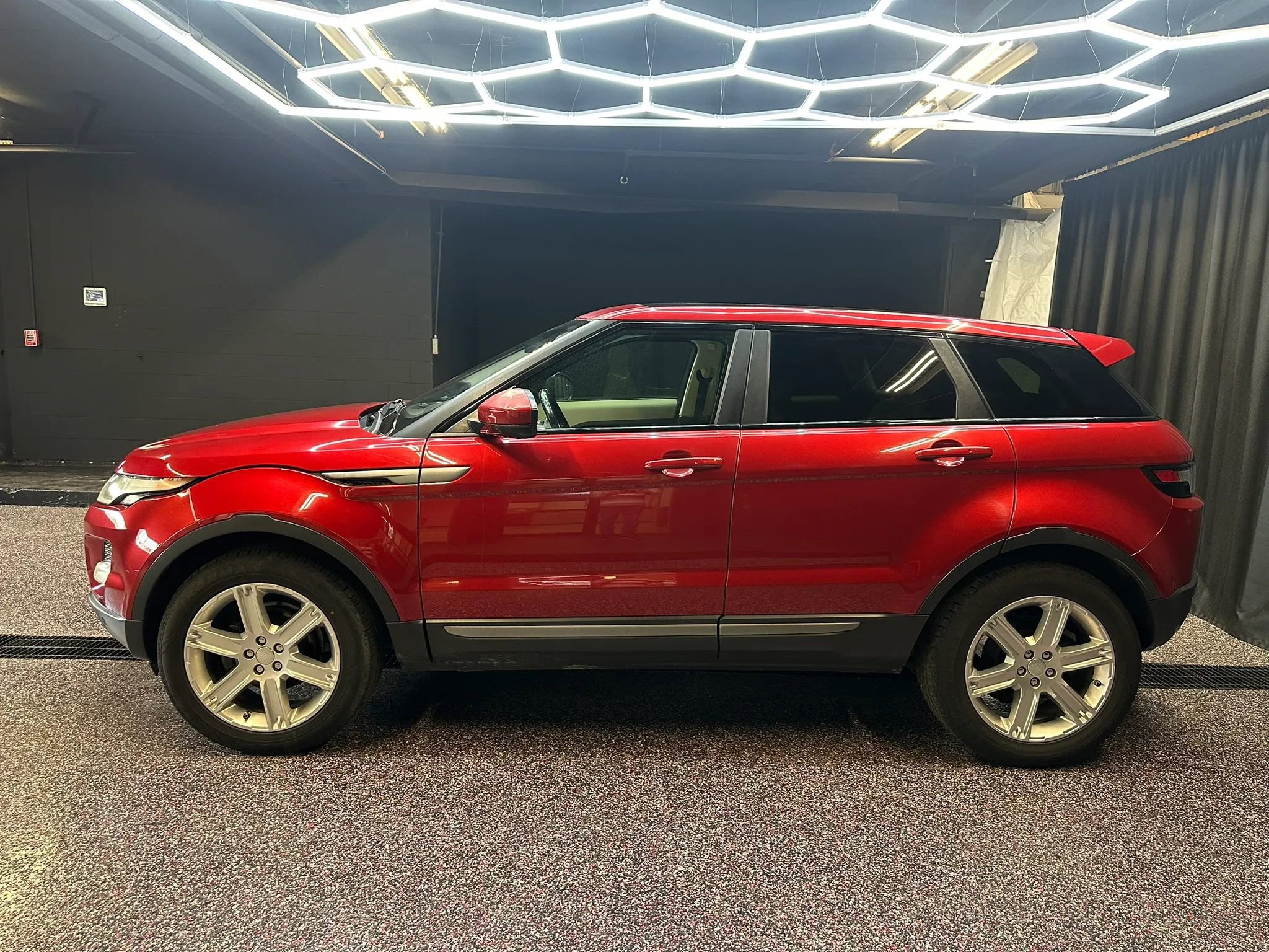 Used 2015 Land Rover Range Rover Evoque Pure Premium AWD/4WD image 4