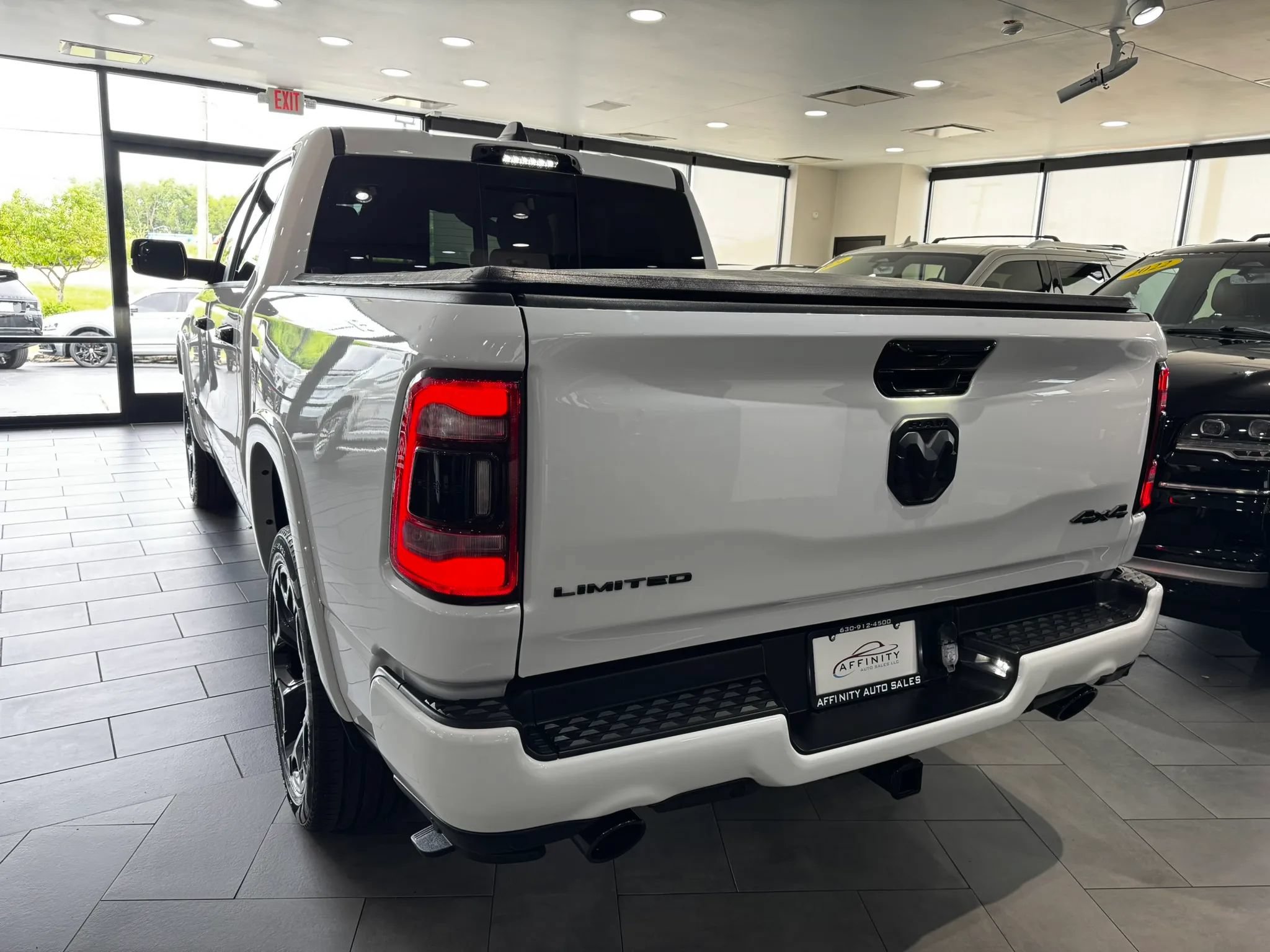 Used 2023 RAM 1500 Limited AWD/4WD image 3