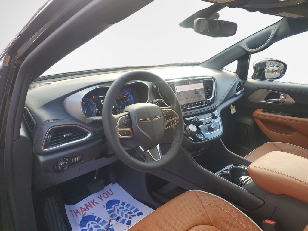 New 2026 Chrysler Pacifica Pinnacle image 16