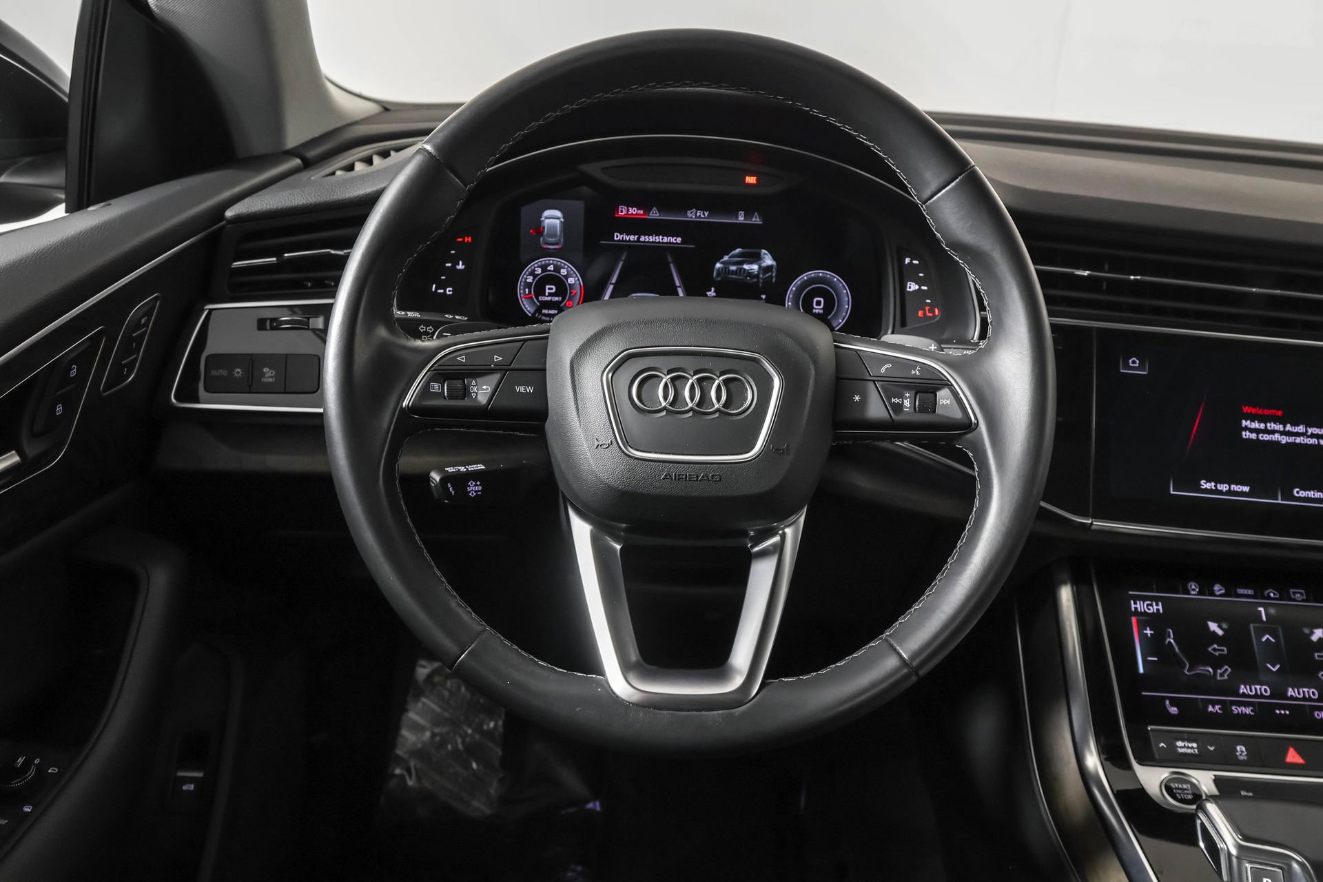 Used 2022 Audi Q8 Premium image 27