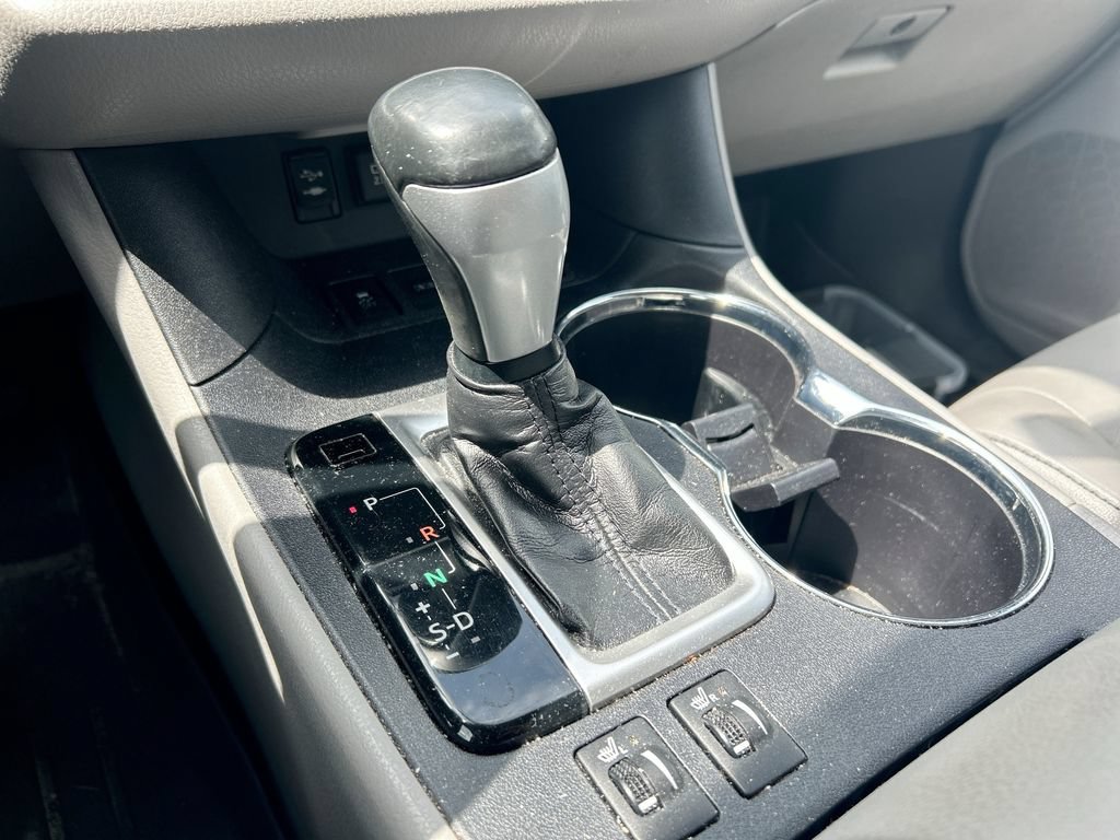 Used 2019 Toyota Highlander XLE FWD image 3