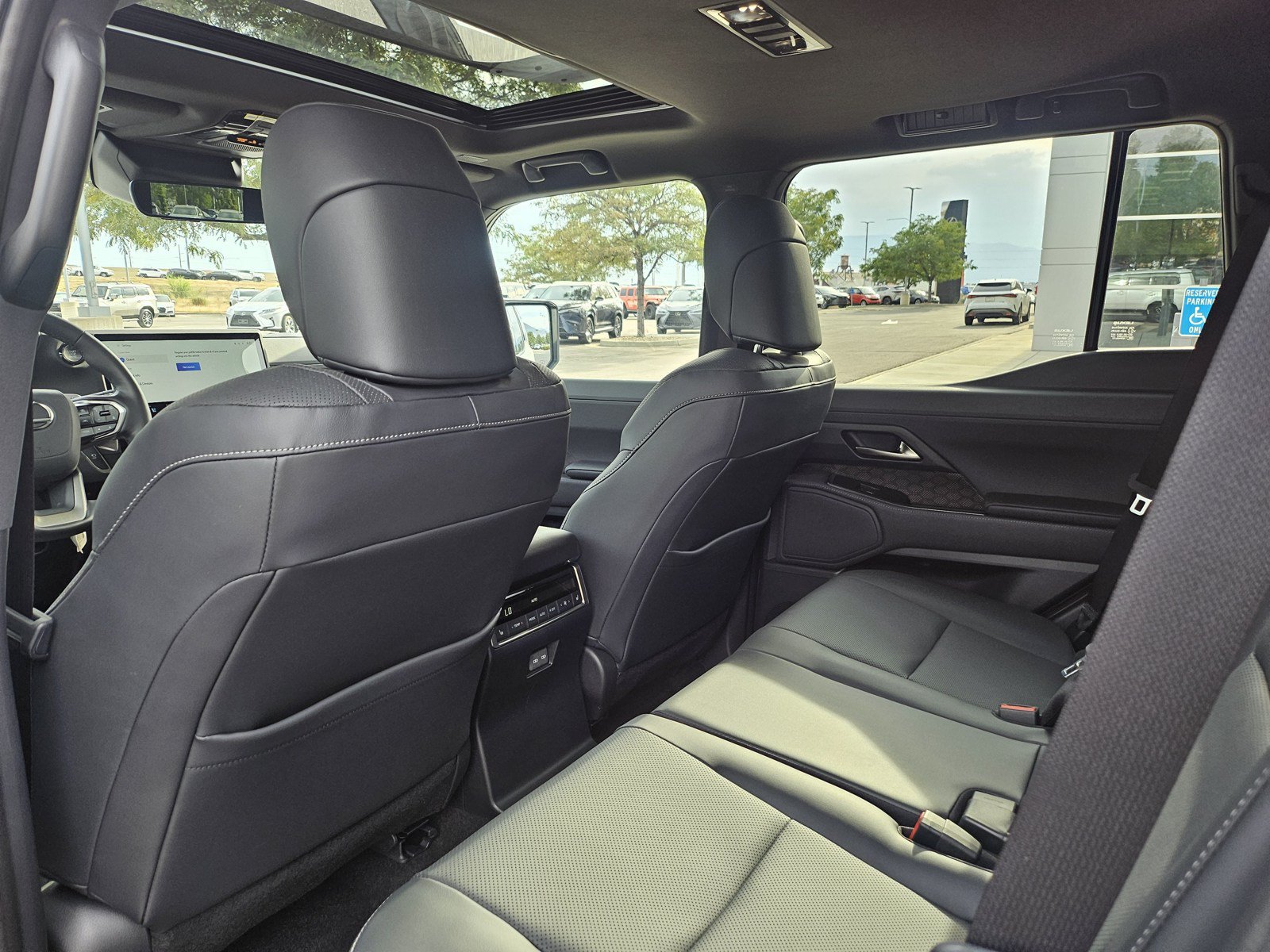 Used 2026 Lexus GX 550 w/ Accessory Package (31) AWD/4WD image 16