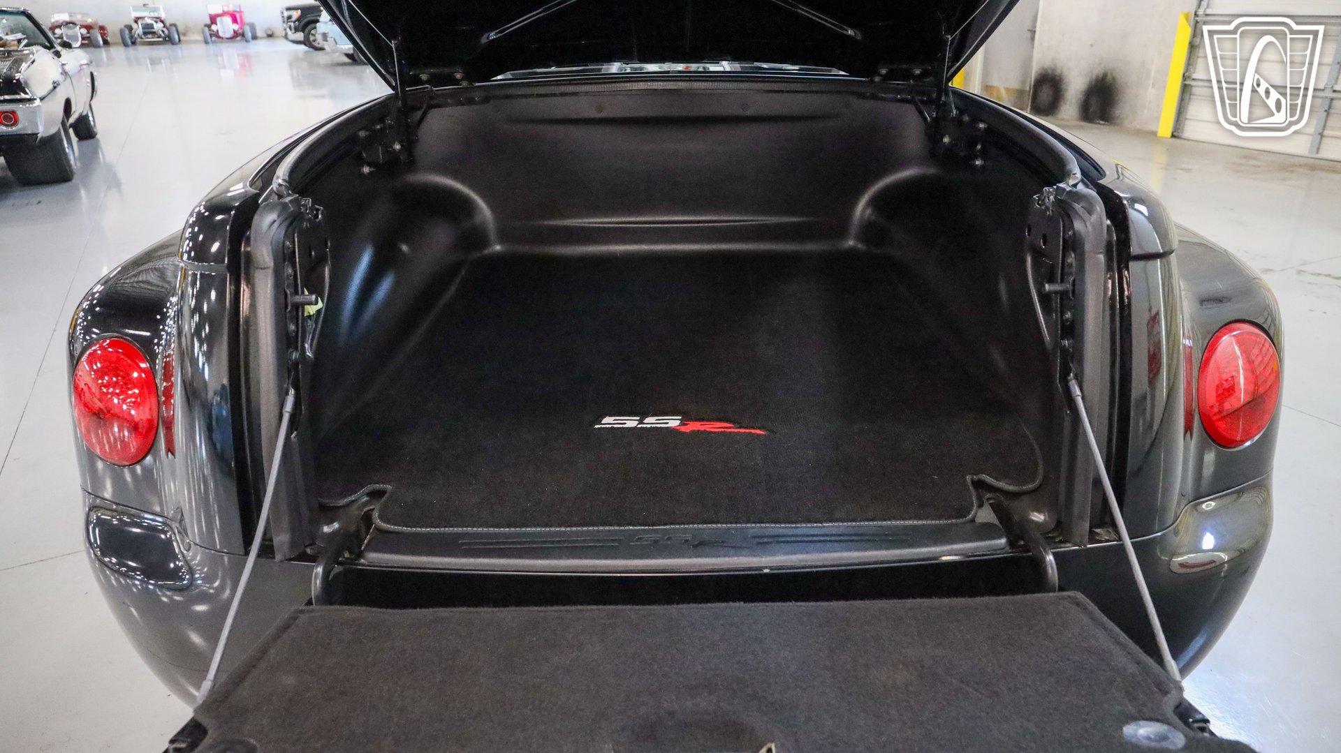 Used 2003 Chevrolet SSR w/ Preferred Equipment Group RWD image 21