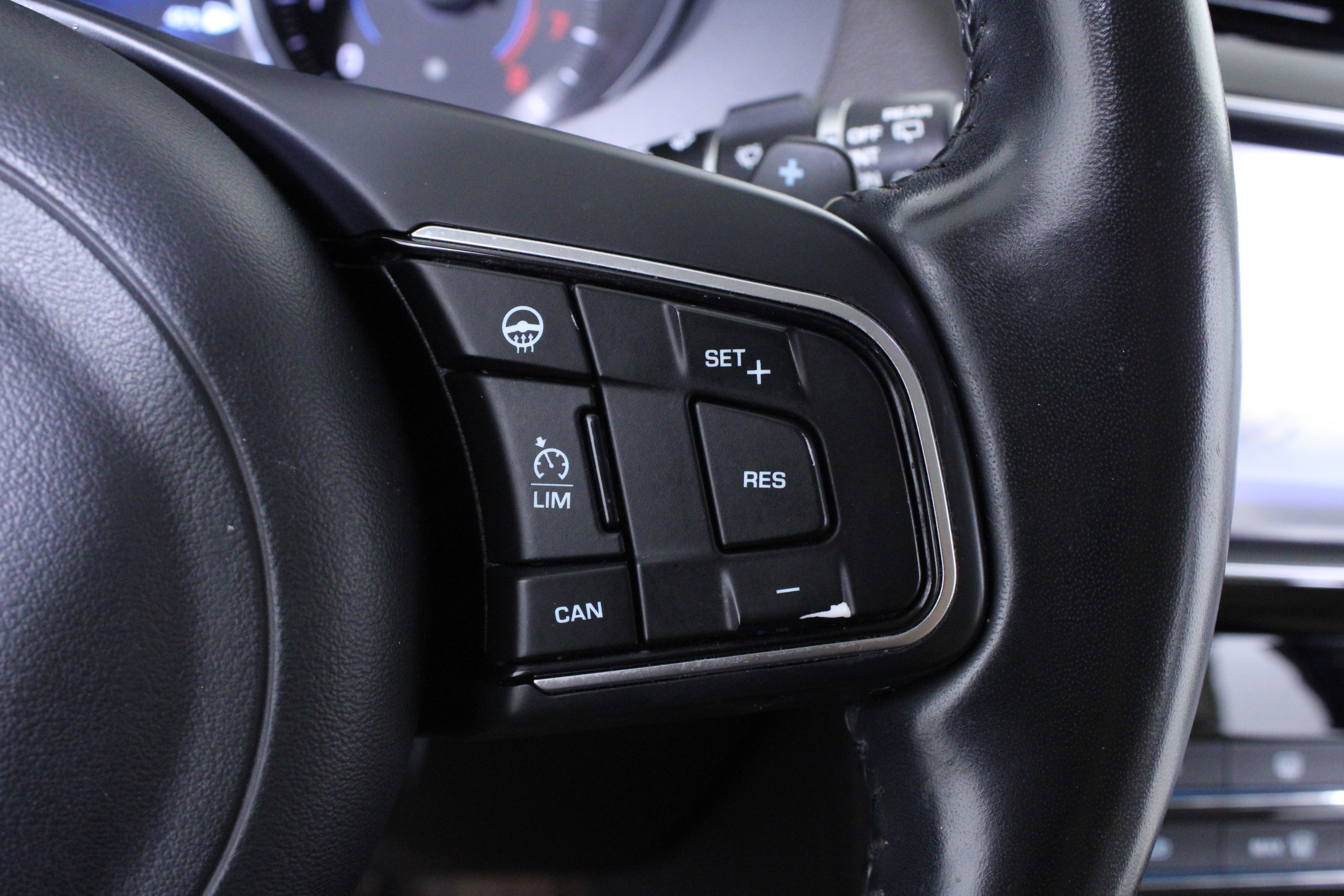 Used 2017 Jaguar F-PACE Prestige image 24