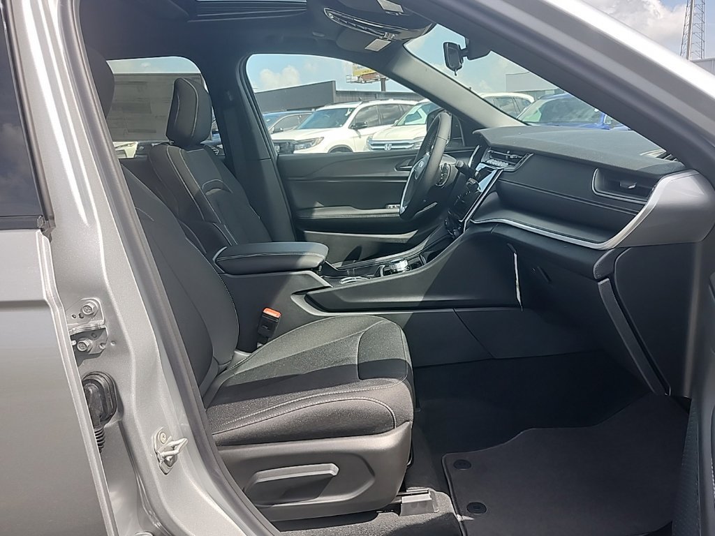 New 2026 Jeep Grand Cherokee Laredo X RWD image 31