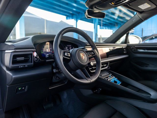 Certified 2025 Porsche Macan Electric image 4