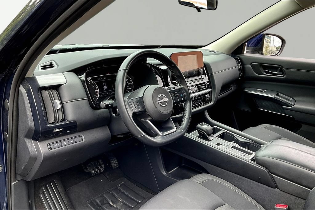 Used 2025 Nissan Pathfinder SV FWD image 17