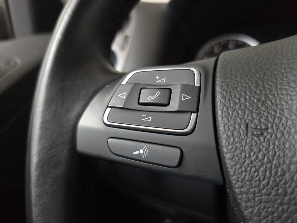 Used 2011 Volkswagen Tiguan SE image 19