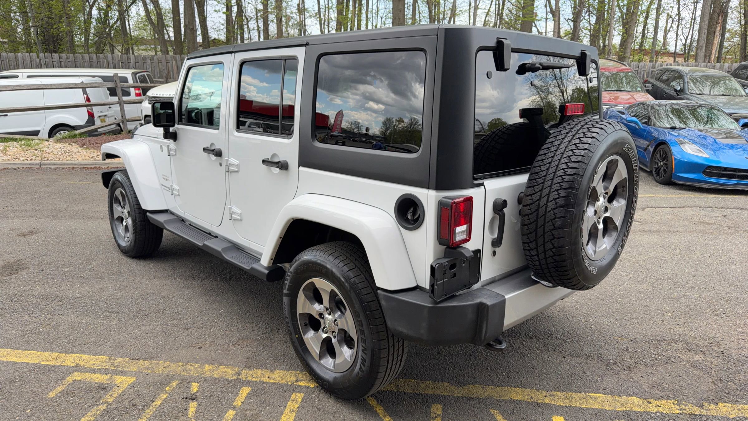 Used 2018 Jeep Wrangler Unlimited Sahara w/ Connectivity Group AWD/4WD image 7